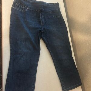 Lee Slim Fit Sculpting Mid-Rise Pull-On Capri